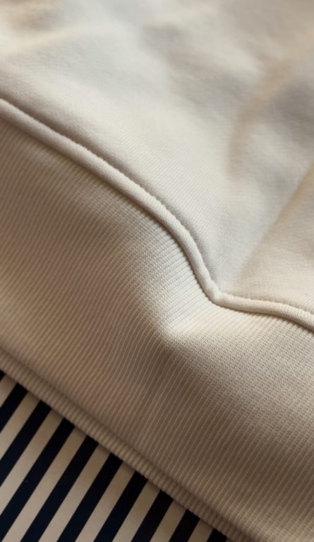 Everyday Relaxed Hoodie White Print Black - Image 5